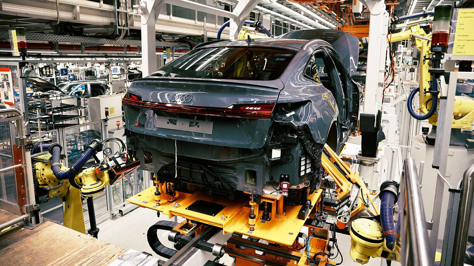Audi: «Τελειώνει» το Q8 e-tron, κλείνει το εργοστάσιο στις Βρυξέλλες 